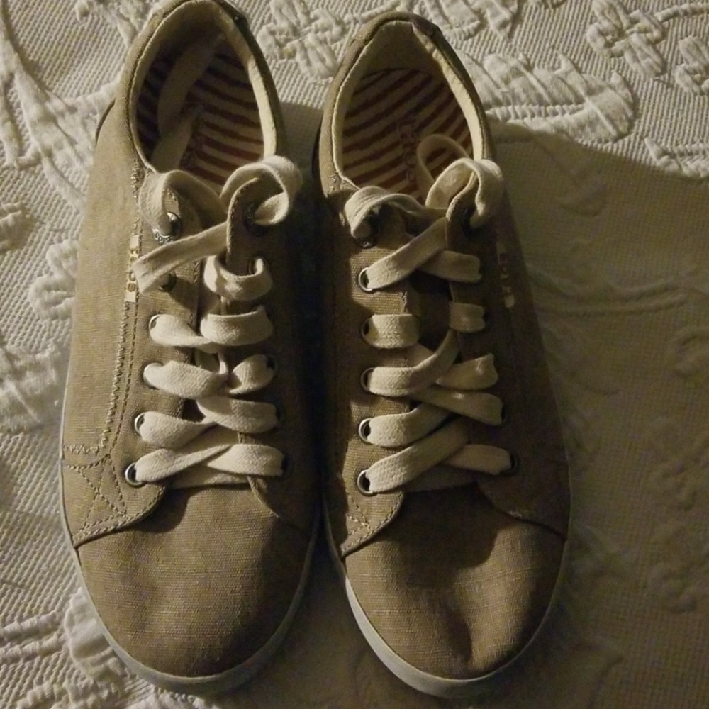 TAOS SIZE 8 TAN